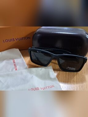 Louis Vuitton Black Frame Sunglasses with Dark Grey Lenses